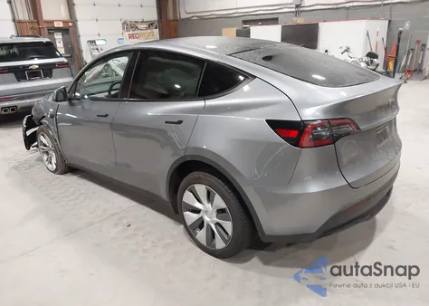 2024 Tesla Model Y Long Range Dual Motor All-Wheel Drive z USA, uszkodzony, nr VIN 7SAYGDEE8RA286933